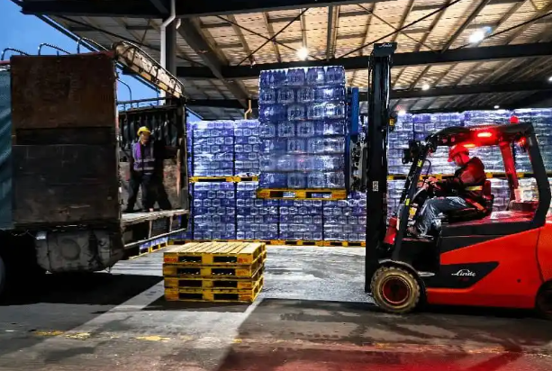 水到心到 中粮可口可乐贵州公司紧急调配2.4万瓶饮用水驰援台江洪涝灾区